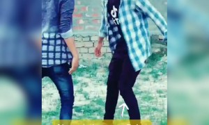 पीछे कौन मार रहा है