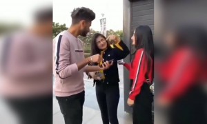 नज़र ही नहीं हट रही