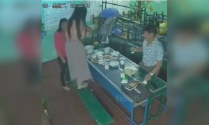 खाना खा लेना चाहिए चुप चाप और ये सब हरकतें नहीं करनी चाहिए