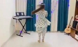 माधुरी की गाने पर प्यारा नृत्य