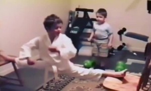 छोटे भाई होते ही है शरारती