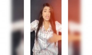 इसके लिए कोई गण लिखवा दो