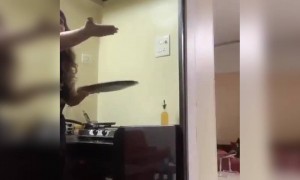 बच्चा चुप चाप रोटी लेकर निकल गया