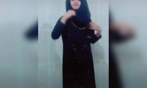 रुकिए ज़रा पूरा देखिये तो वीडियो