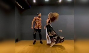 उडी उडी जाए पर इनका नृत्य देखिये