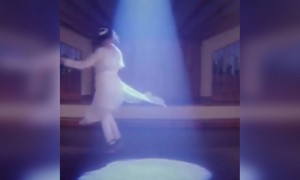 आजा नचले माधुरी के संग