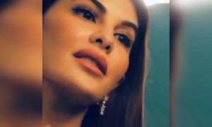 जैकलीन की मुस्कान कितनी प्यारी है