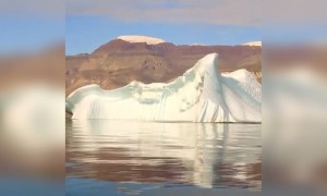 कभी iceberg को ऐसे देखा है आपने?