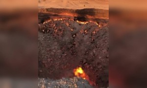 ऐसे कभी ज़मीन में आग लगते आपने देखा है