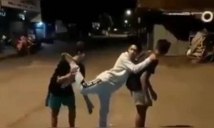 अब ऐसा कौन करता है अपने दोस्त के साथ LOL