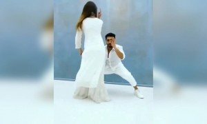 कमर तेरी लेफ्ट राइट