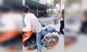 तुझको हो ,,..