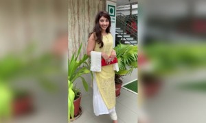 एक लड़की को देखा