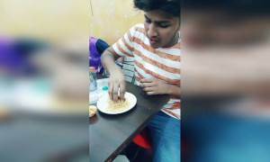 दोस्तों के साथ पार्टी का मजा