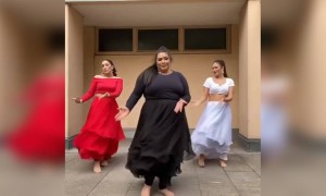 कैसा शर्माना आजा नच के दिखा दे