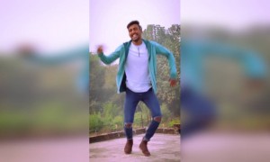 कमर तेरी लेफ्ट राइट हाले,..