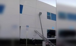 लाइटिंग फनी वीडियो