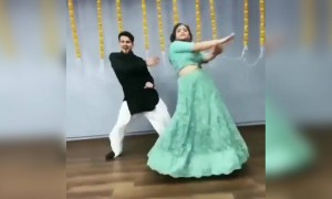 सावनमे लग लगी आ वीडियो डांस स्टेप्स !