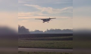 छोटा विमान किया लैंड