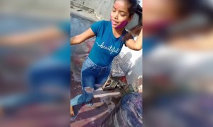 होली मुबारक - आइए रंगों के इस त्योहार का आनंद लें..