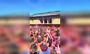 होली मुबारक - आइए रंगों के इस त्योहार का आनंद लें..........