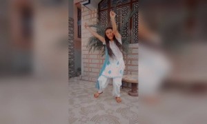 होली मुबारक - आइए रंगों के इस त्योहार का आनंद लें.......!