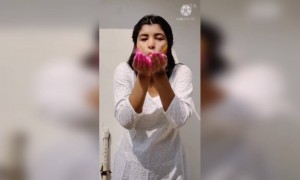 हैप्पी होली - आइए रंगों के इस त्योहार का आनंद लें!!