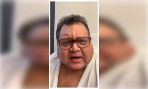 केरला के वाइन शॉप में लगी भीड़