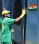 कोरोना से बचने के लिए ट्रेन के कर्मचारी पूरी मेहनत कर रहे