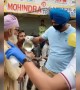 देखिये कैसे सिख अभी भी लोगों की सेवा में लगे है